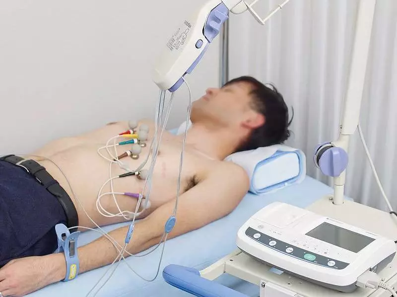 نحوه گرفتن نوار قلب (ECG)؛ راهنمای کامل و کاربردی